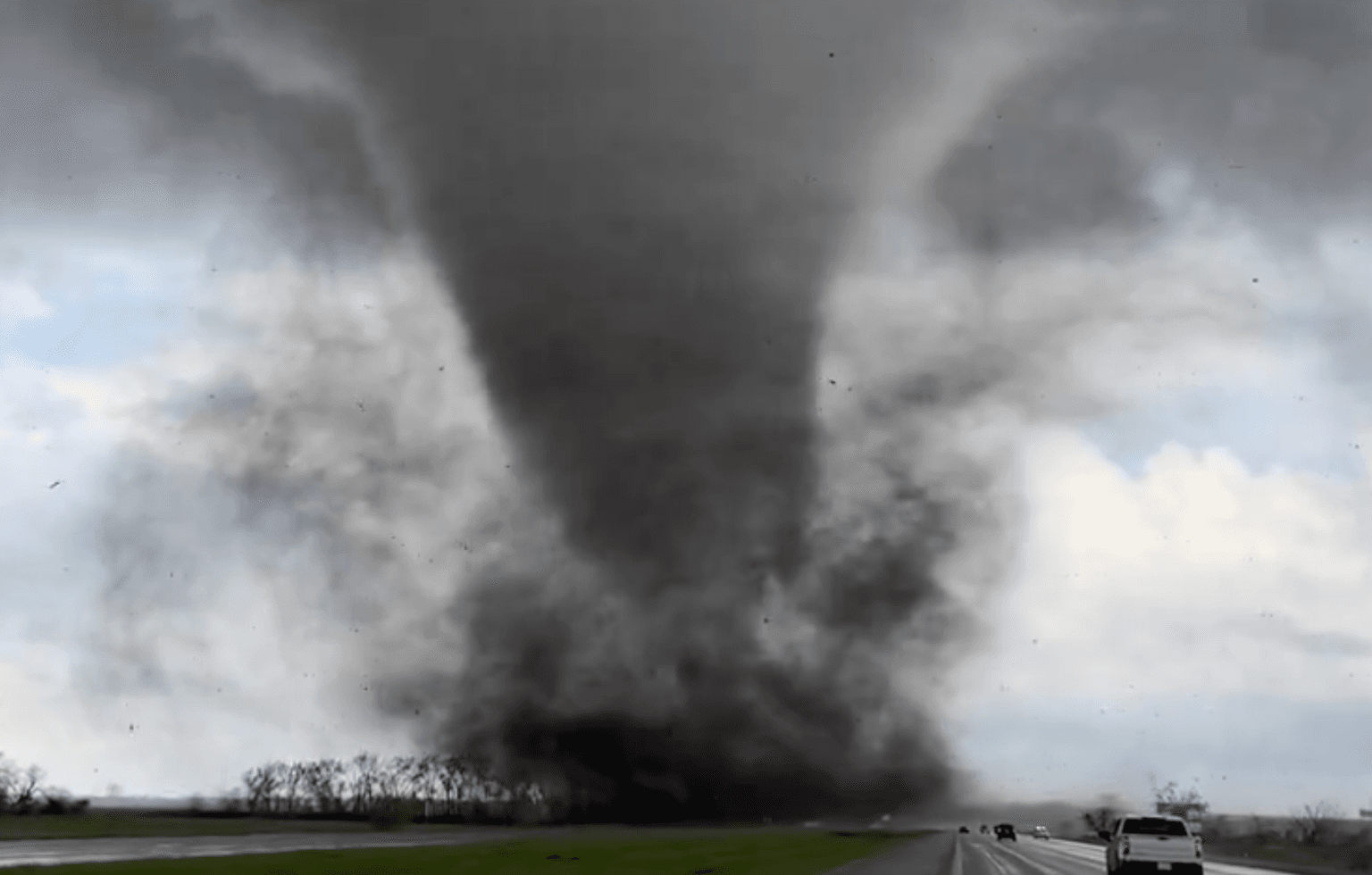 Des dizaines de tornades balayent le centre des Etats-Unis ce 26 avril 2024